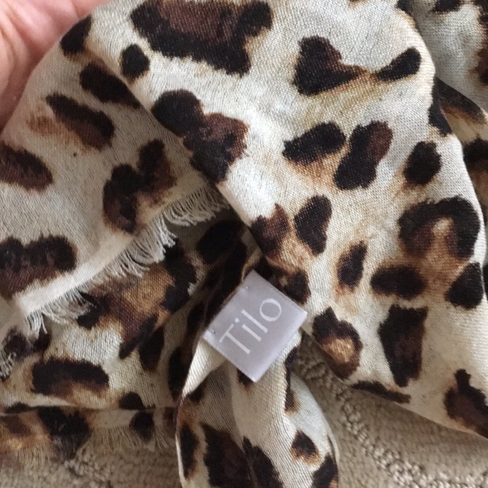 Leopard Print Scarf - Picture 3 of 8